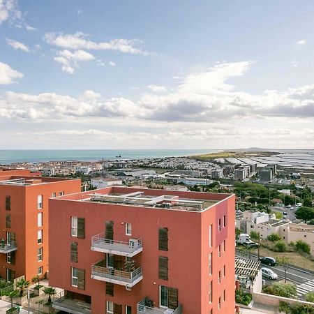 Aux Marches Du Soleil: Shared Apartment with Private Rooms Sete Exterior photo