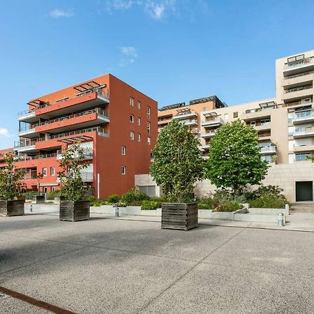 Aux Marches Du Soleil: Shared Apartment with Private Rooms Sete Exterior photo