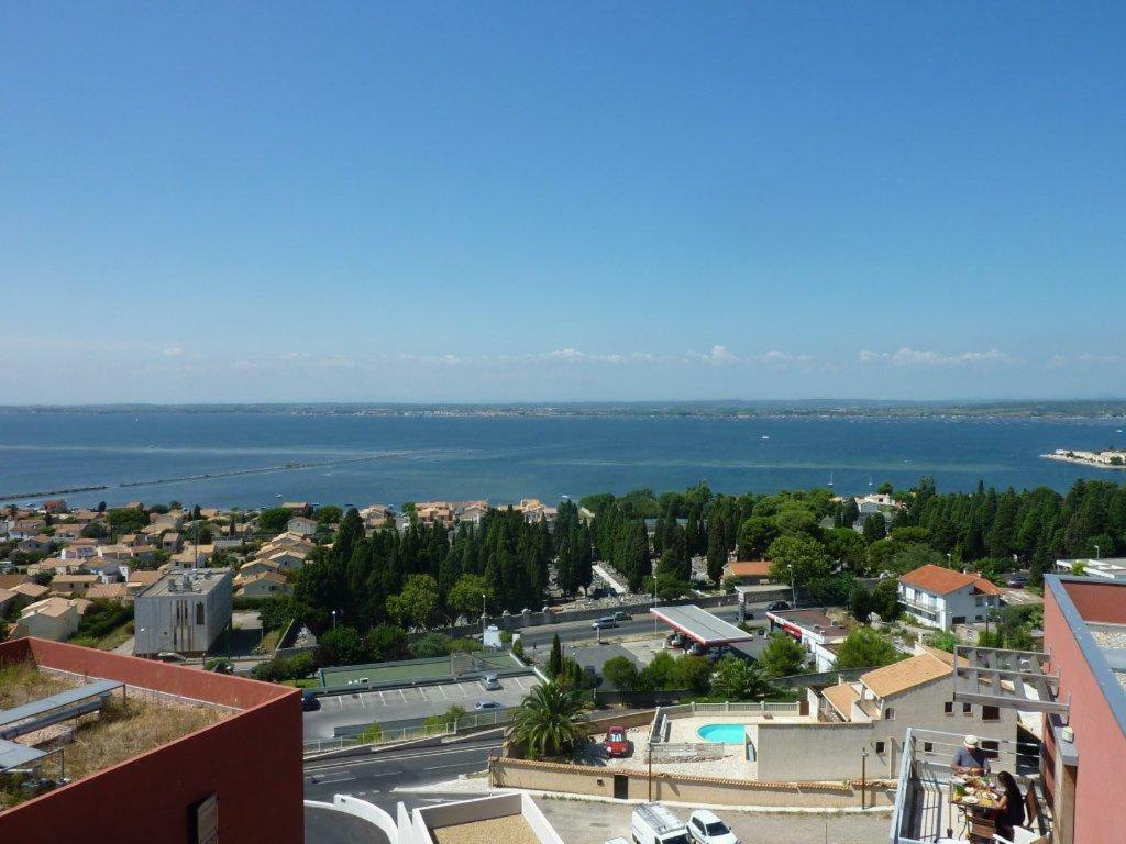 Aux Marches Du Soleil: Shared Apartment with Private Rooms Sete Exterior photo