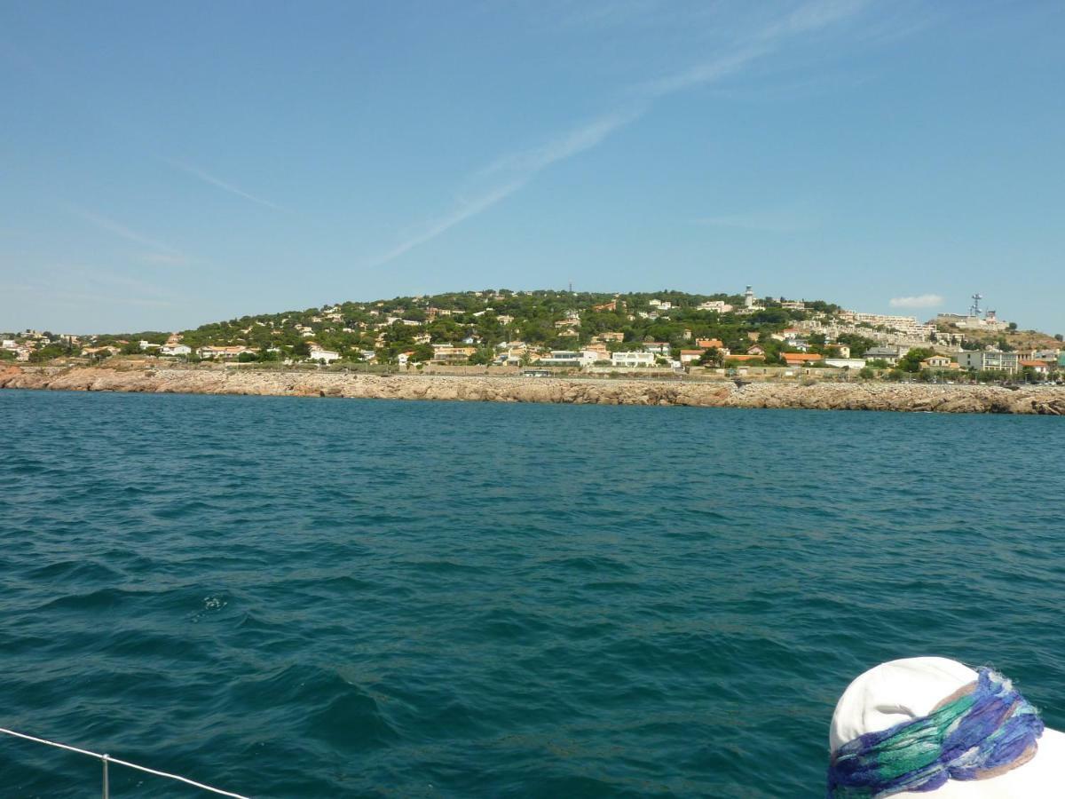 Aux Marches Du Soleil: Shared Apartment with Private Rooms Sete Exterior photo
