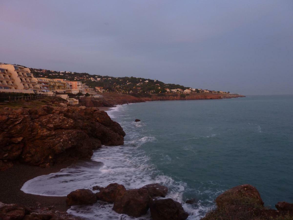 Aux Marches Du Soleil: Shared Apartment with Private Rooms Sete Exterior photo
