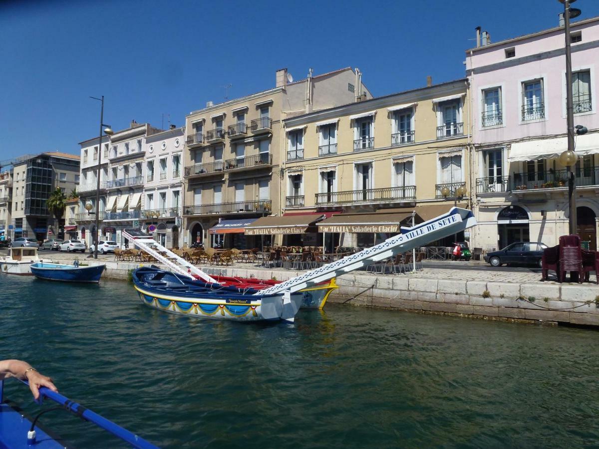 Aux Marches Du Soleil: Shared Apartment with Private Rooms Sete Exterior photo