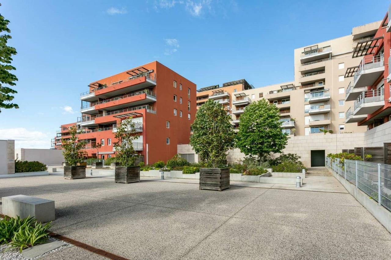 Aux Marches Du Soleil: Shared Apartment with Private Rooms Sete Exterior photo