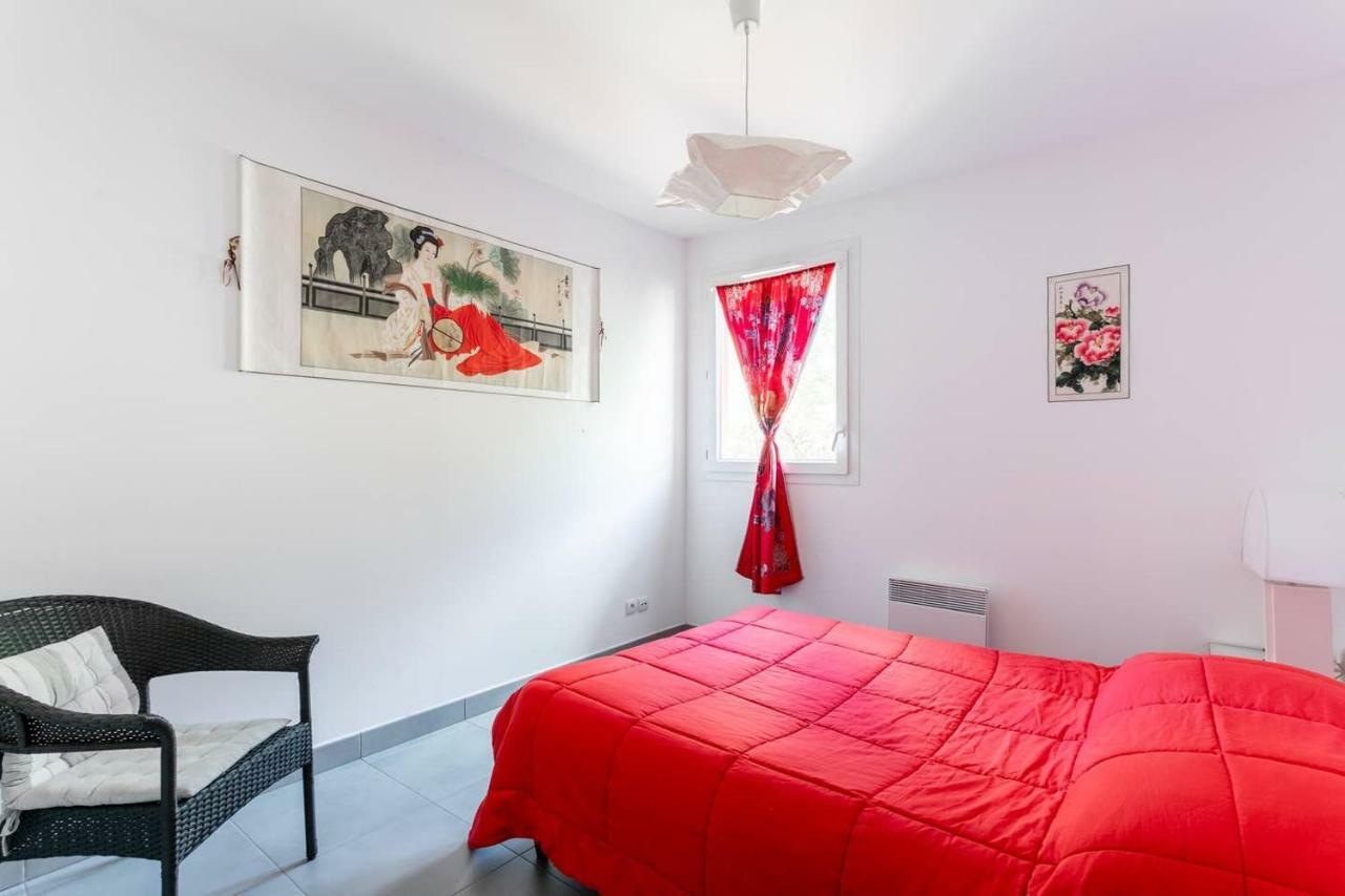 Aux Marches Du Soleil: Shared Apartment with Private Rooms Sete Exterior photo