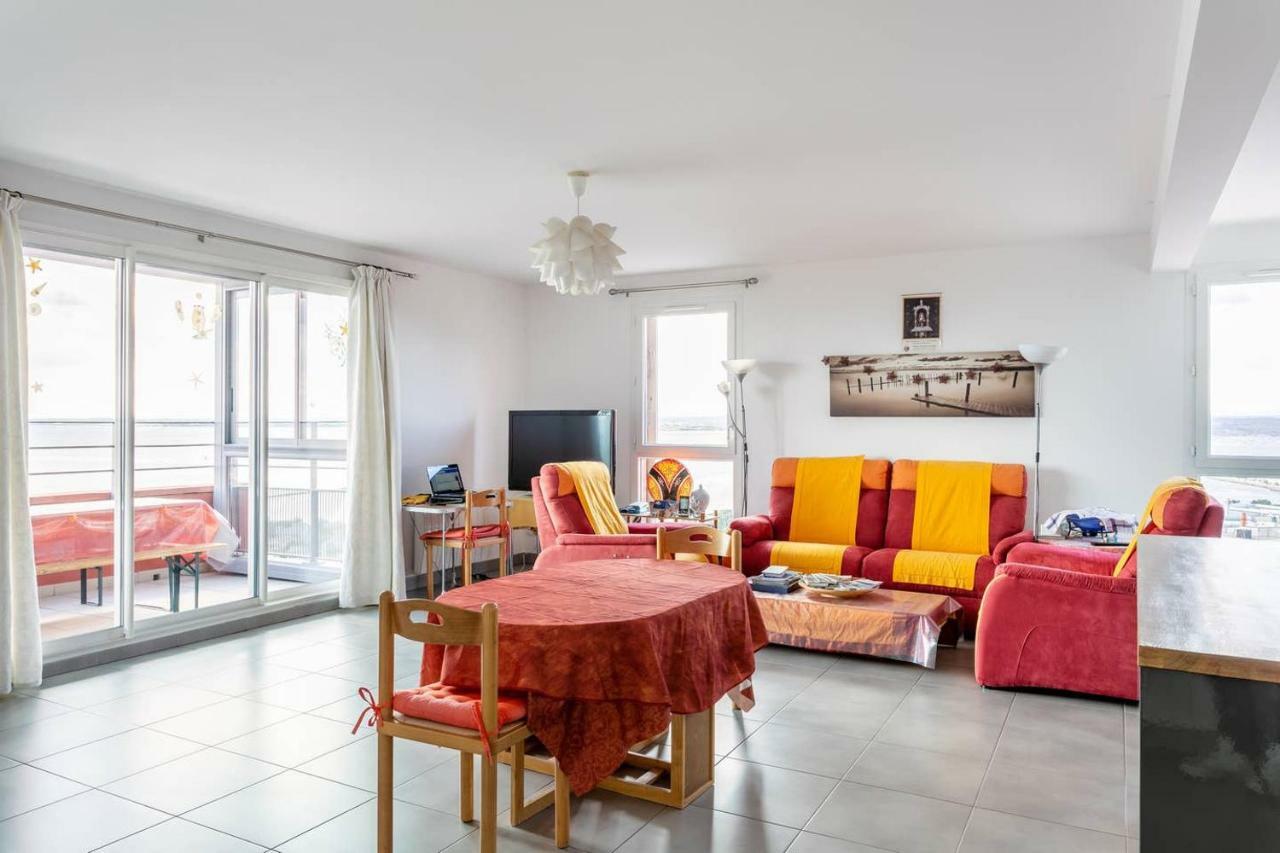 Aux Marches Du Soleil: Shared Apartment with Private Rooms Sete Exterior photo